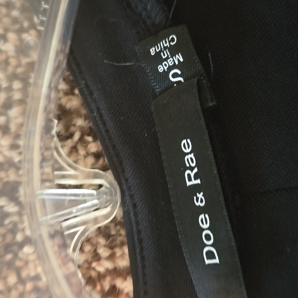 Black V-Neck Top with Pockets - Picture 2 of 4